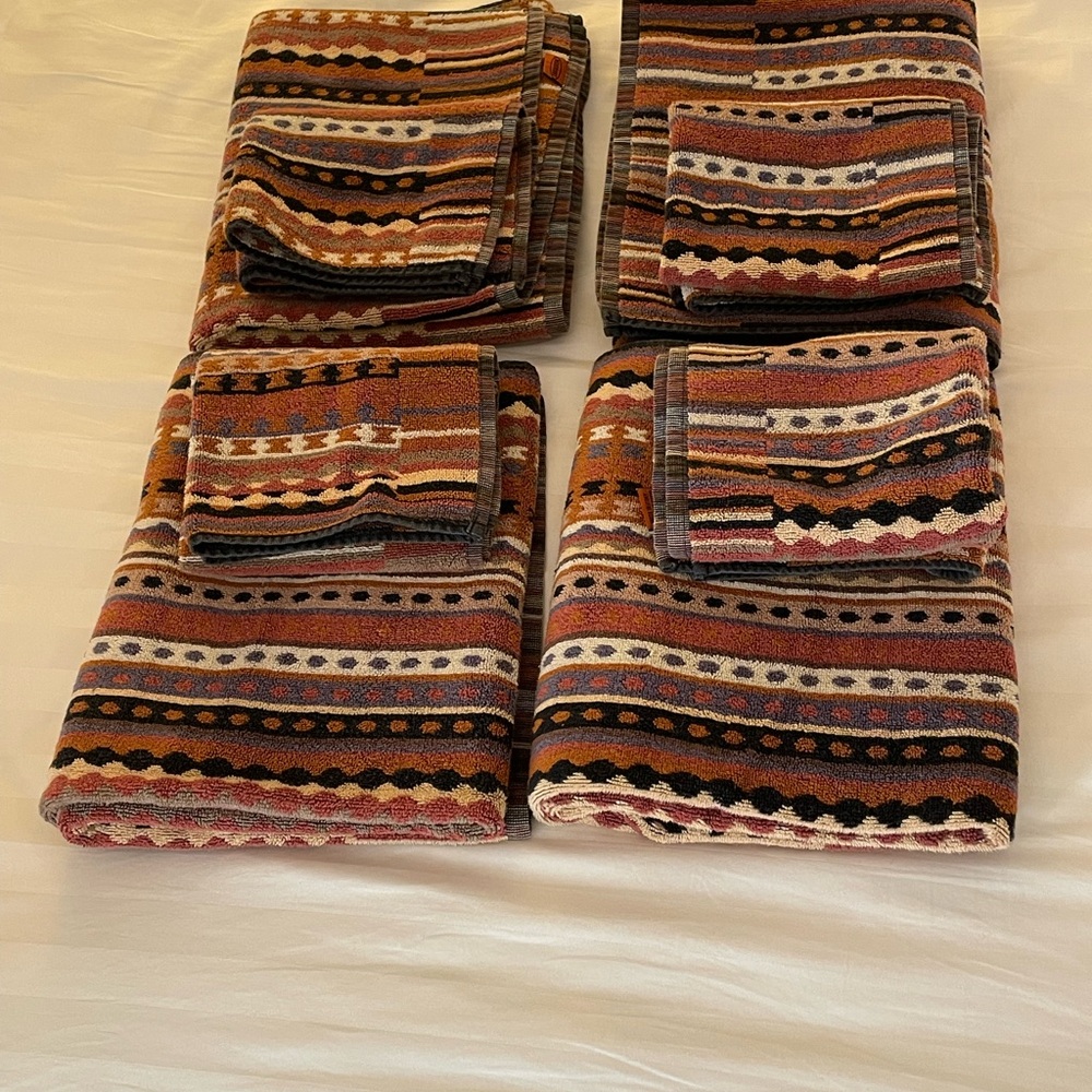 Missoni Striped Patterned Towel Set